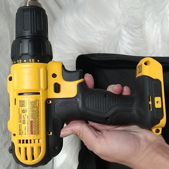 Dewalt 20V Combo Drill Sawzall 2 Batteries 1 Charger Only Sawzall Used - Picture 4 of 16